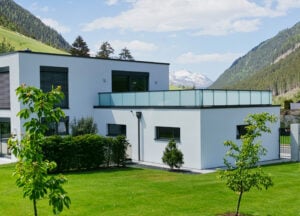 Traumhaft gelegenes Einfamilienhaus mit Alu Design Merida Balkon