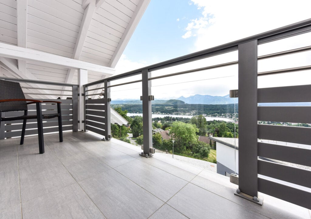 Herrlicher Seeblick mit Alu Design Casa Linea Balkon