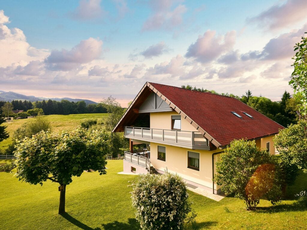 Ensemble Balkon und Terrasse mit Treppe für Einfamilienhaus - Balkonbau mit Leeb Balkone