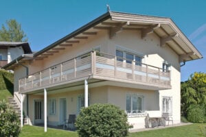 Idyllisches Einfamilienhaus mit Alu Design Palma Balkon