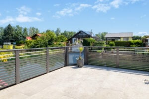 Alubalkon Barcelona und Vitro mit Dekor Linea am See Sonderanfertigung