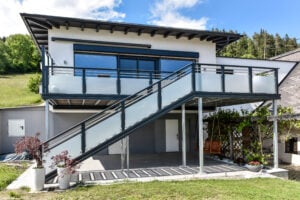 Gepflegtes Einfamilienhaus mit Alu Design Casa Linea Balkon