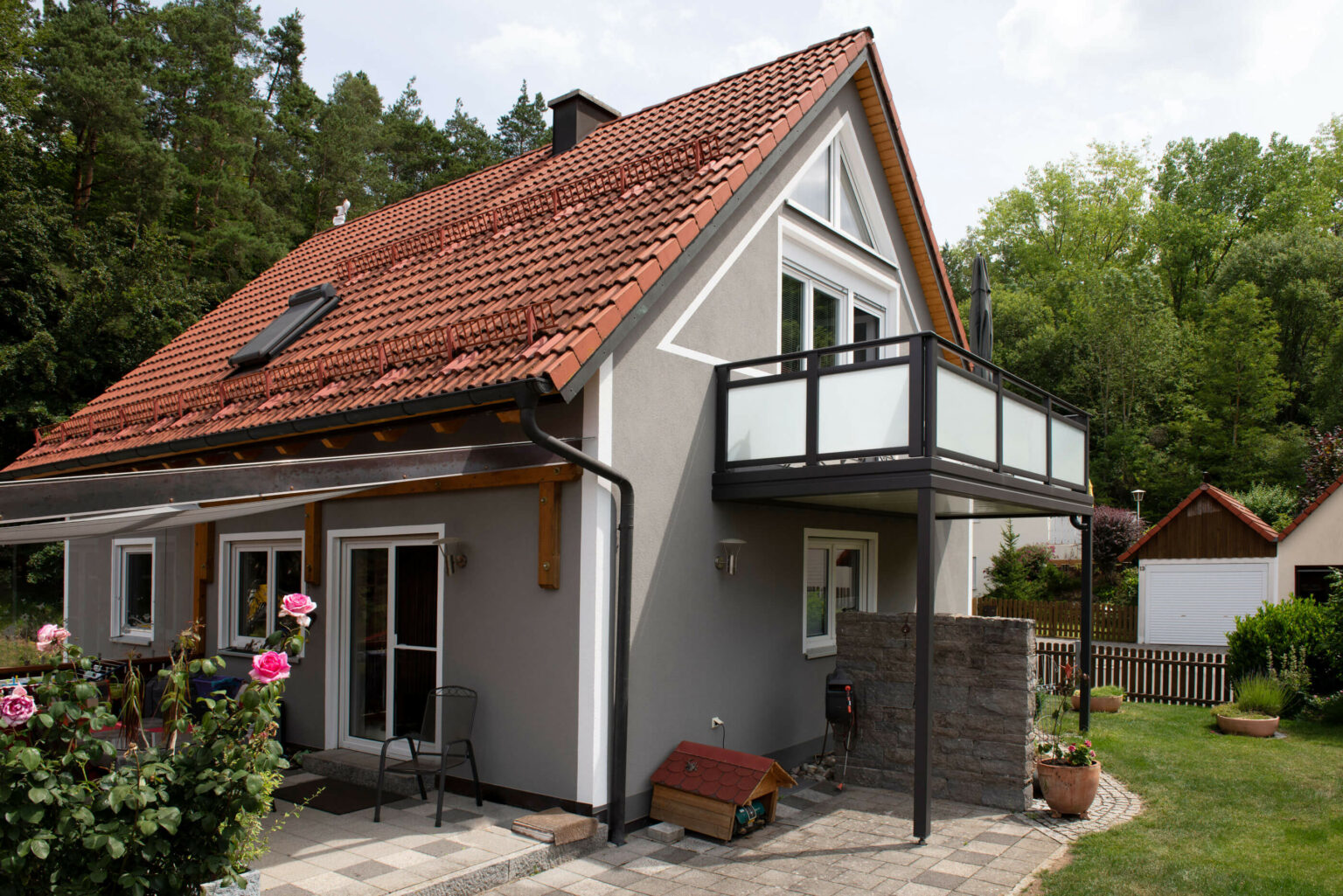 Liebevoll renoviertes Haus mit Alu Design Vitro Balkon