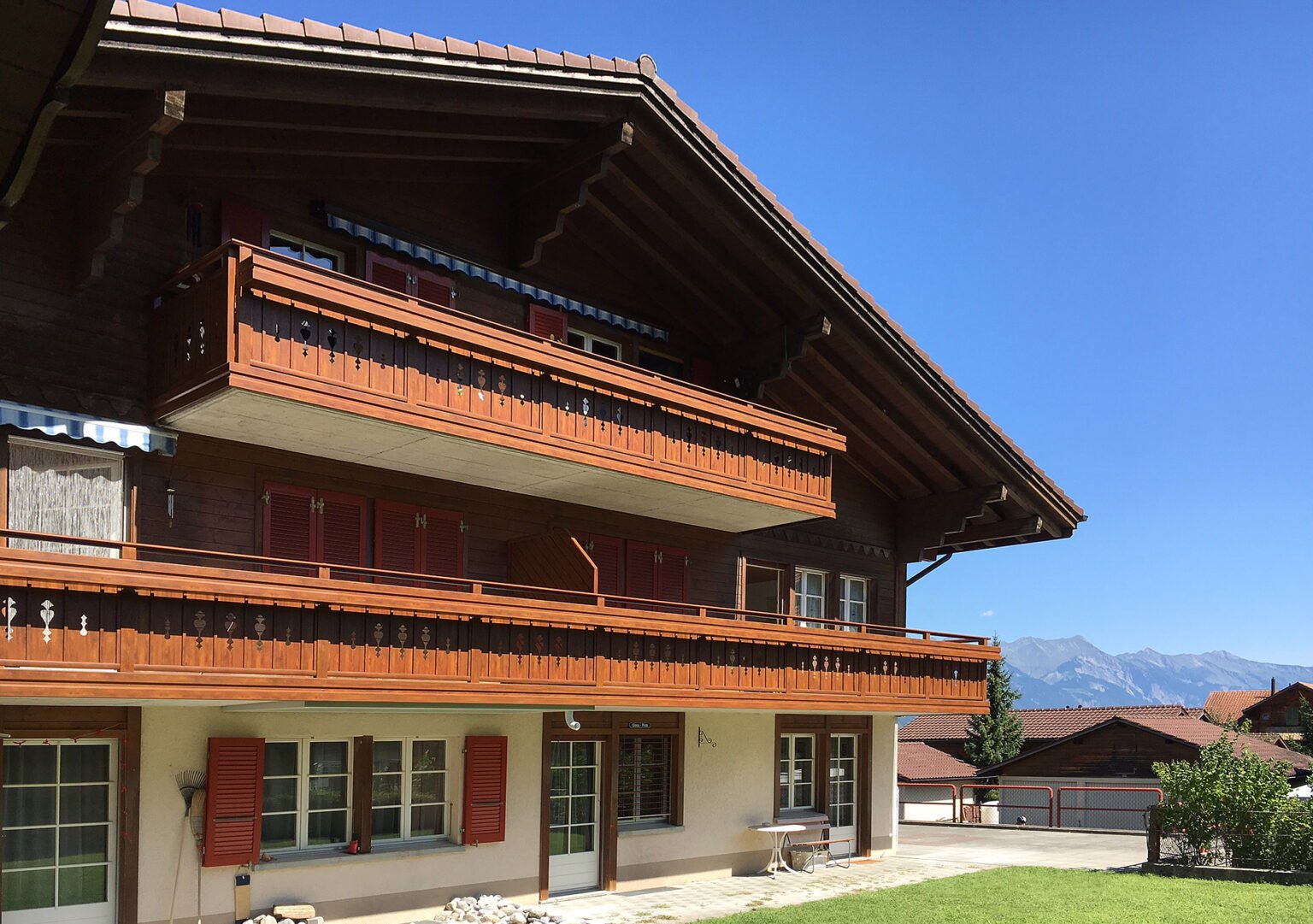 Landhaus in den Bergen mit Alu Classic Oberstdorf Balkongeländer