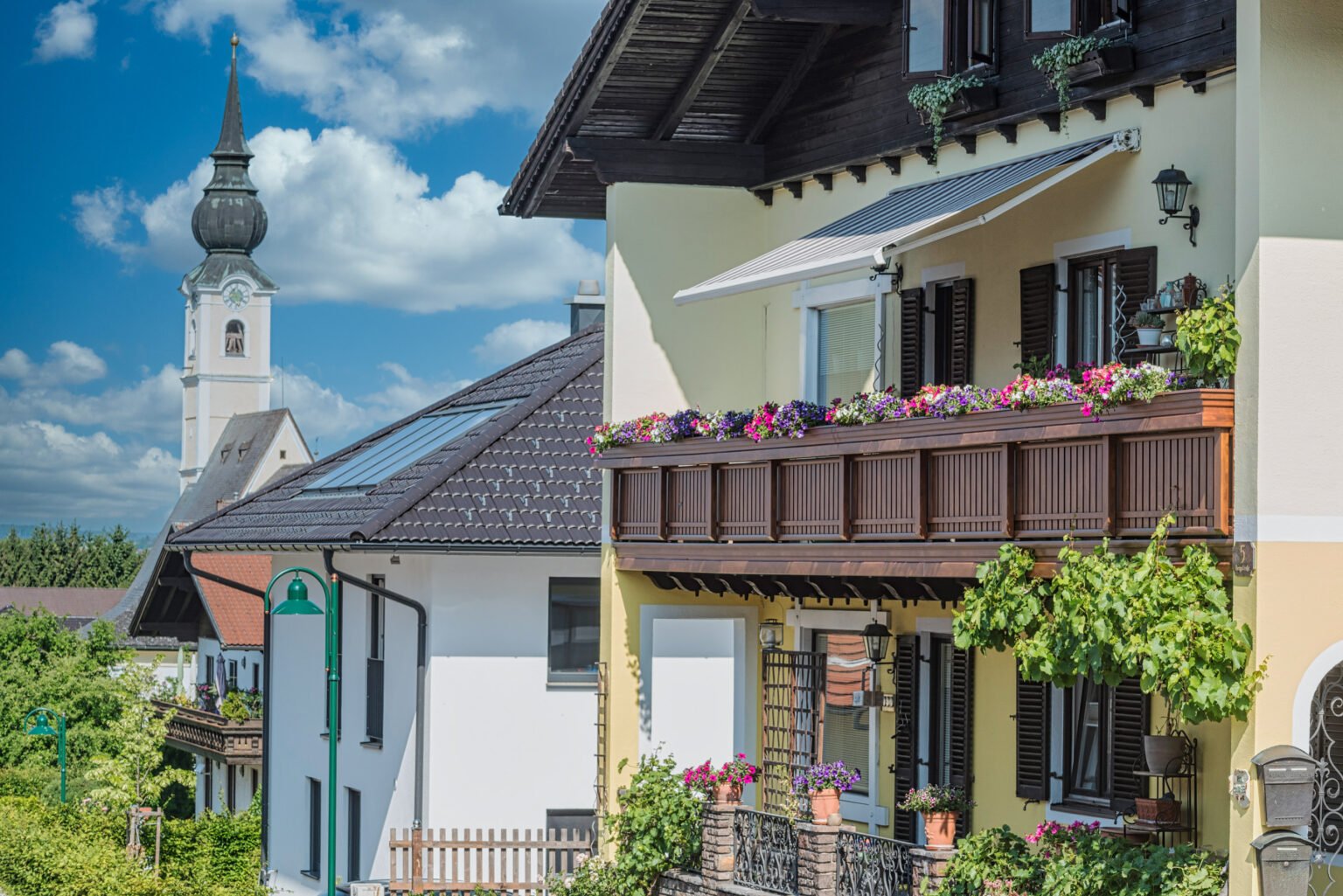 Blick auf den Dorfplatz