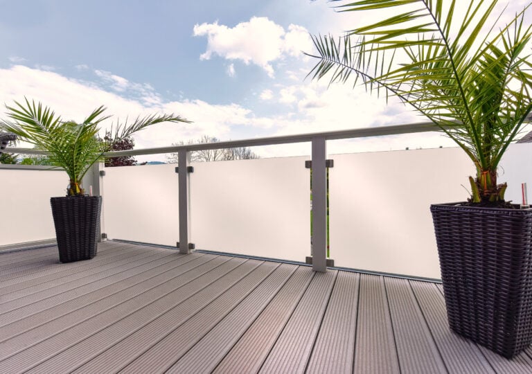 Gemütliches Terrassenflair mit Alu Design Glas Balkongeländer