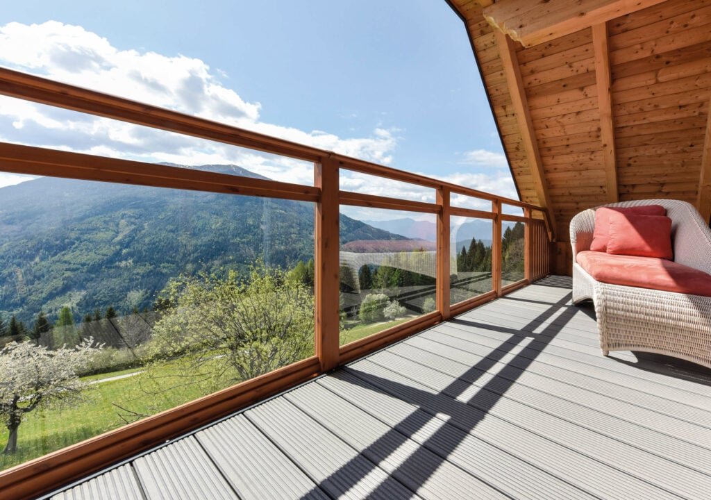 Blick in die Berge mit Alu Design Sölden Balkongeländer