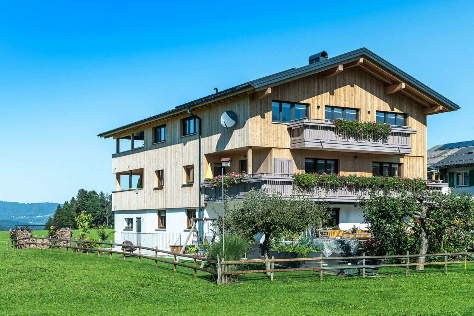 Balkongeländer mit Balkonkästen - Alubalkon Alu Classic Vilshofen