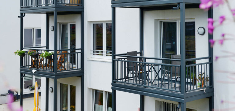Mehr Lebensqualität mit einem Alu-Anbaubalkon