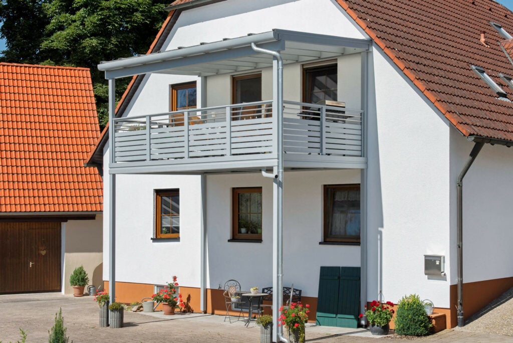 Mehr Platz auf der Terrasse mit Alu-Vorstellbalkon