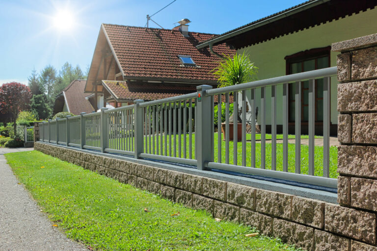 Nachbarschaftsrecht Zaun an der Grundstücksgrenze Leeb Balkone