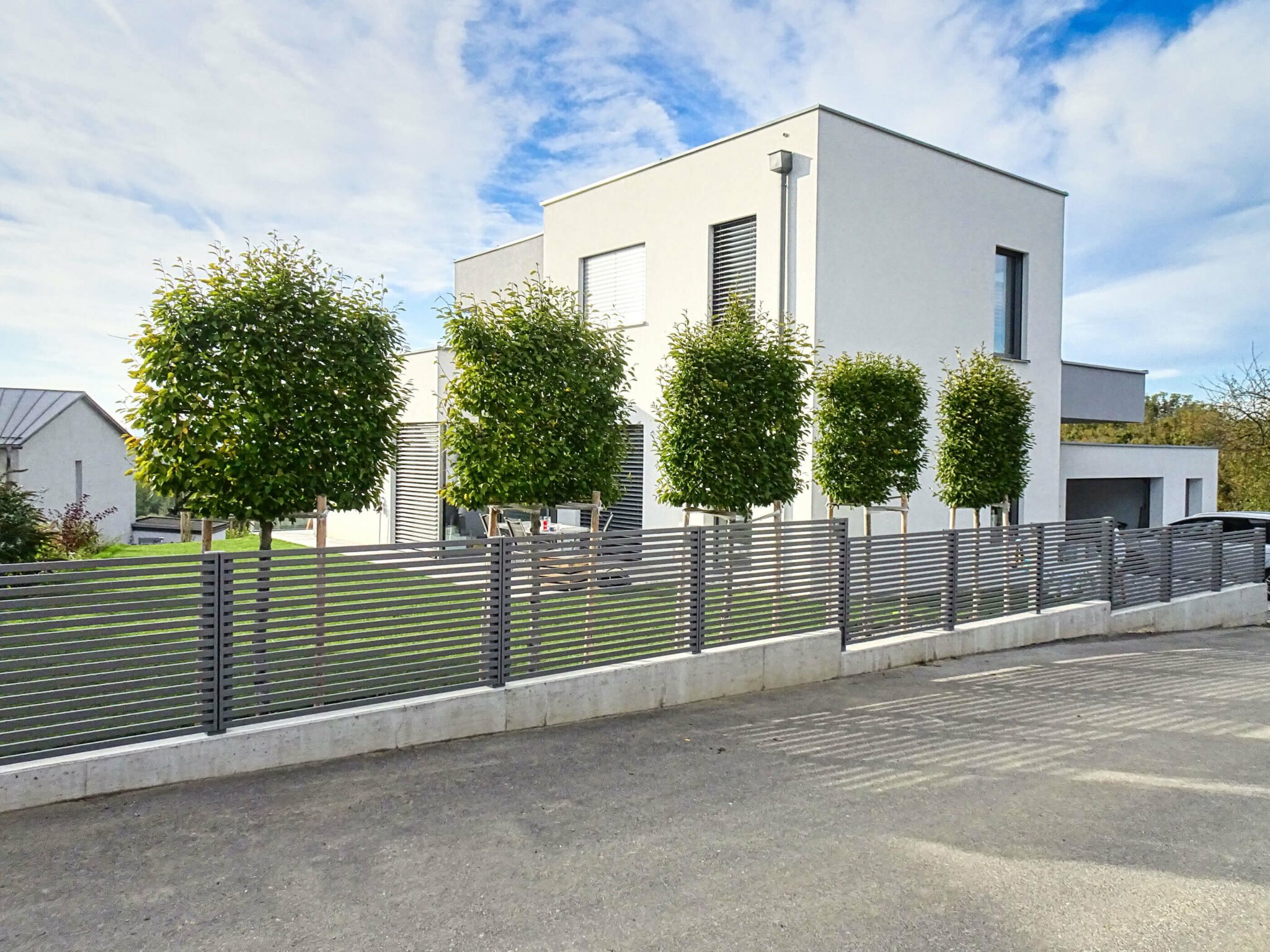 Nachbarschaftsrecht Zaun an der Grundstücksgrenze Leeb Balkone