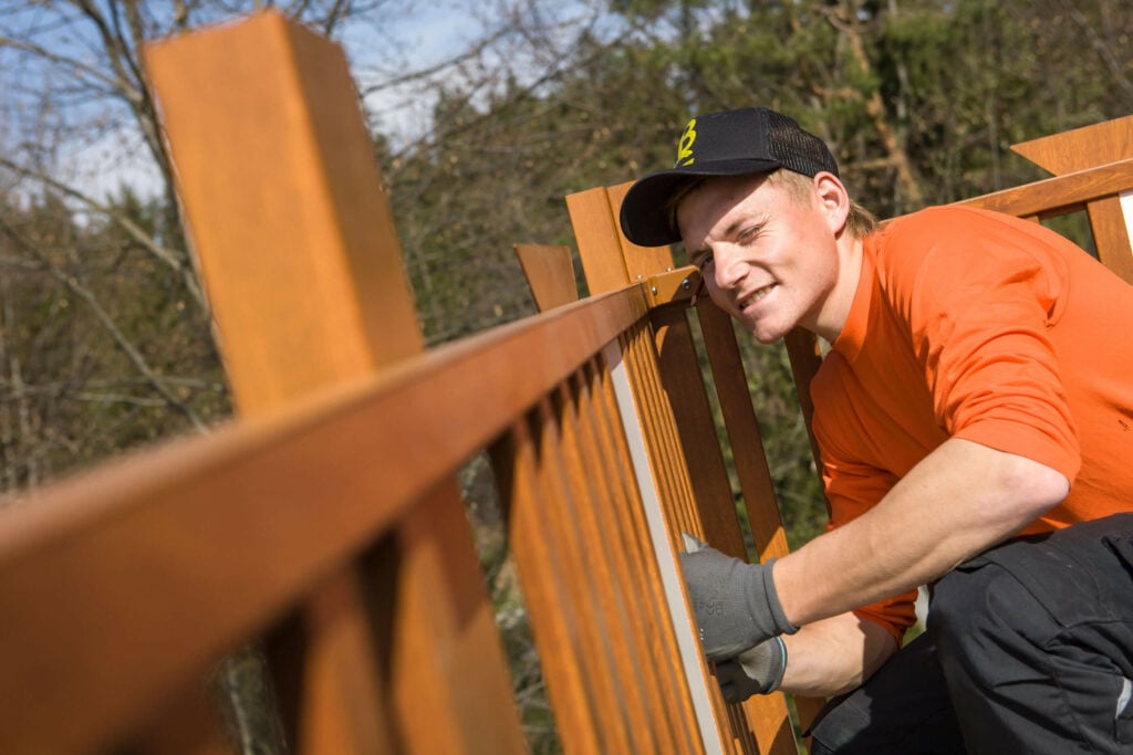 Genaues Arbeiten durch unsere Montageprofis der Firma Leeb Balkone