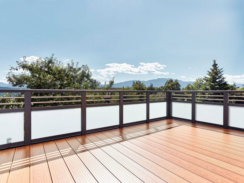 Alu Geländer und Terrassenboden aus einer Hand - Leeb Balkone GmbH