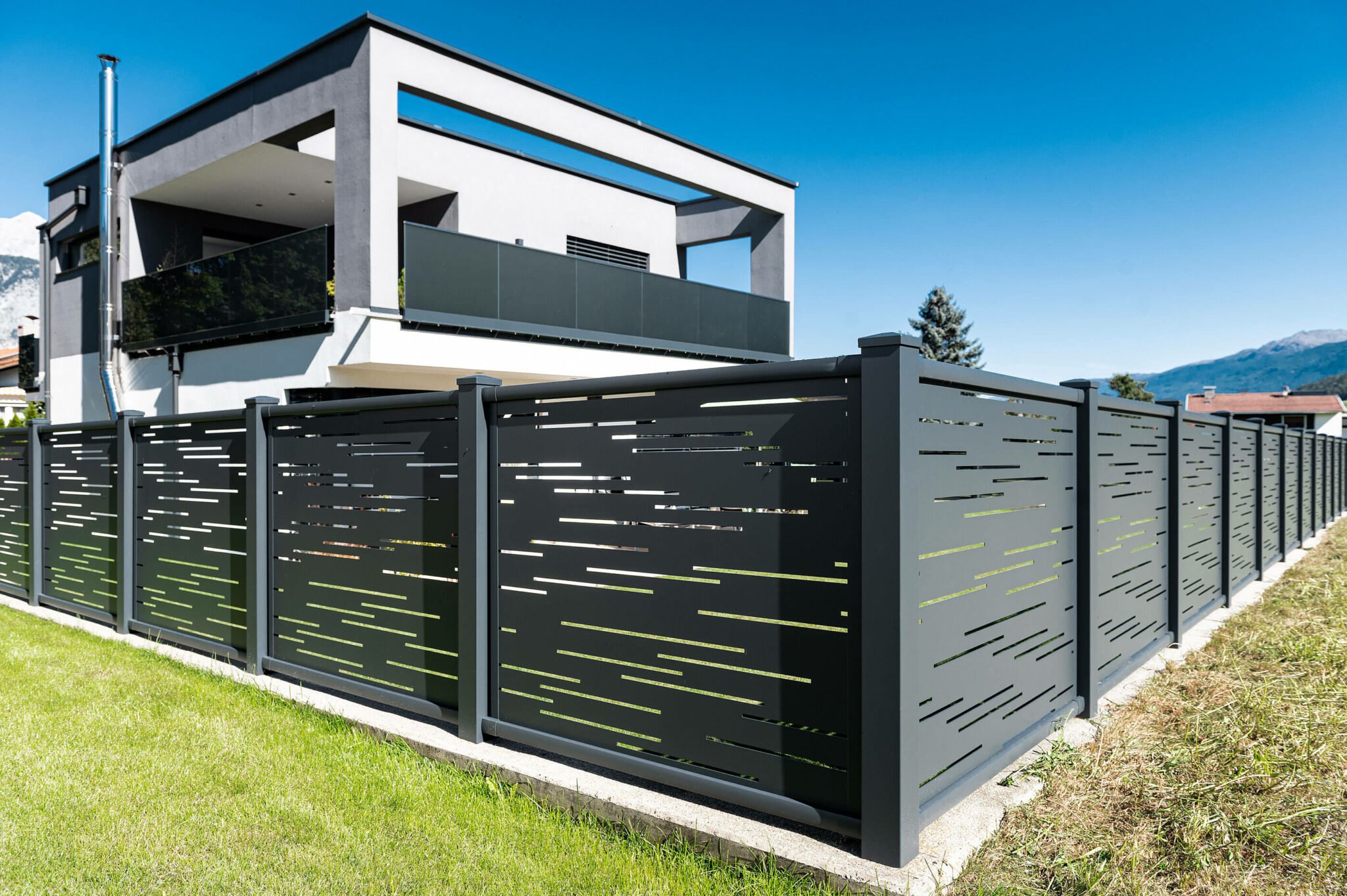 Nachbarschaftsrecht Zaun an der Grundstücksgrenze Leeb Balkone