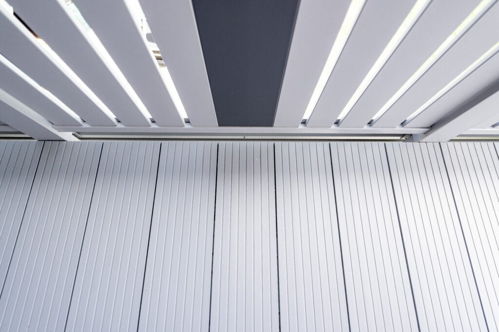 Balkon mit Aluboden grau